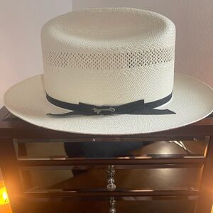 Stylish Cream Hat with Black Band